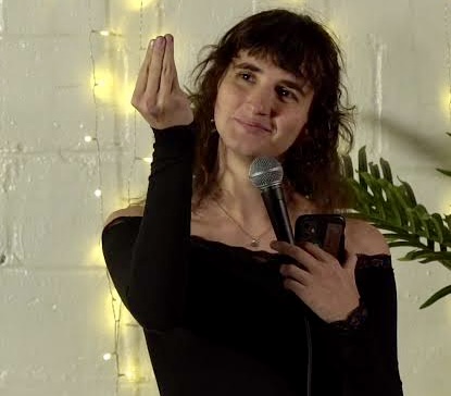 Ella Yurman Biography 2026: Brooklyn-Based Trans Comedian Redefining DIY Political Comedy and Gen Z News Culture